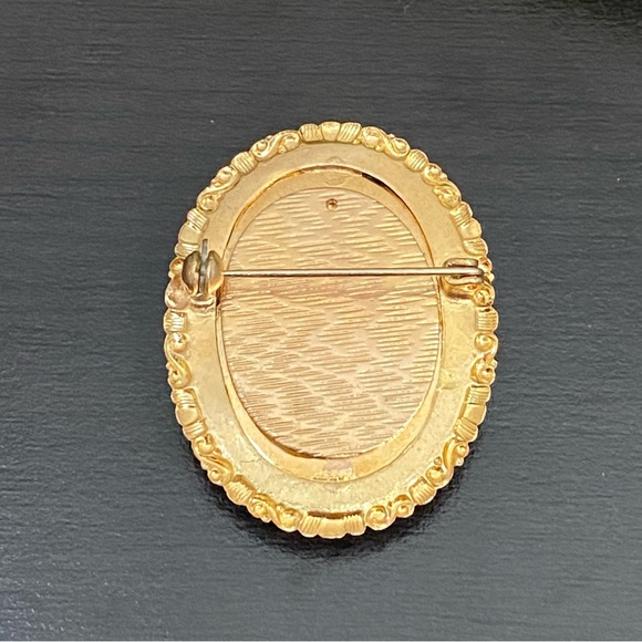 Vintage Unsigned Victorian Lady Cameo Brooch - Picture 4 of 10